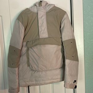 Selling a Nike winter wind breaker